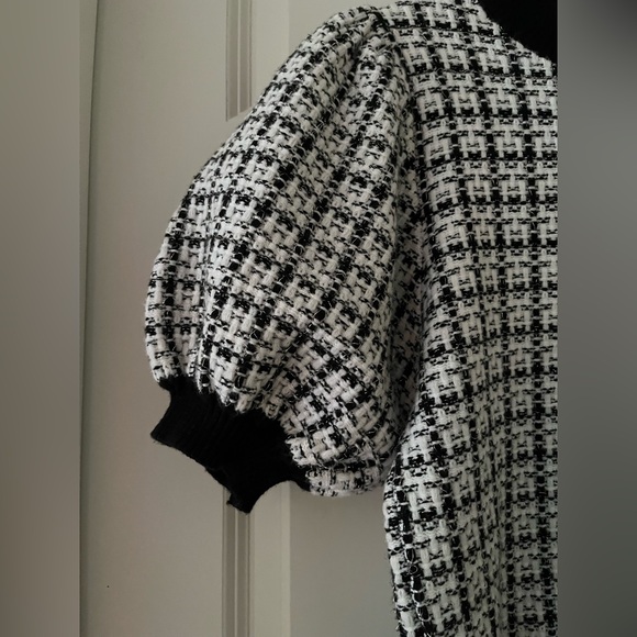 THML Tinsel & Tweed Short Puff Balloon Sleeve Sweater Black/white & gold tinsel - Picture 6 of 7